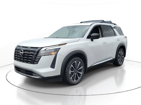 New 2026 Nissan Pathfinder Platinum image 2