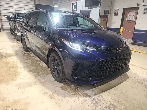 Used 2026 Toyota Sienna XSE AWD/4WD image 5