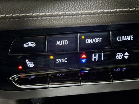 Used 2023 Buick Envision Essence image 19