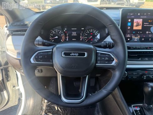Used 2025 Jeep Compass Limited image 16