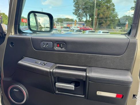 Used 2005 HUMMER H2 w/ Preferred Equipment Group AWD/4WD image 31