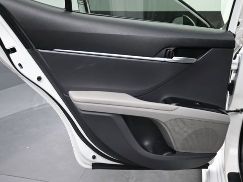 Used 2020 Toyota Camry SE image 17