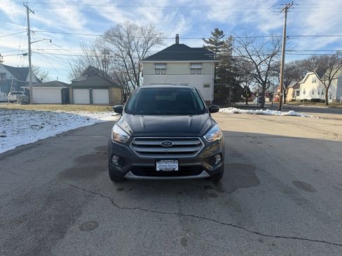 Used 2019 Ford Escape SE image 2