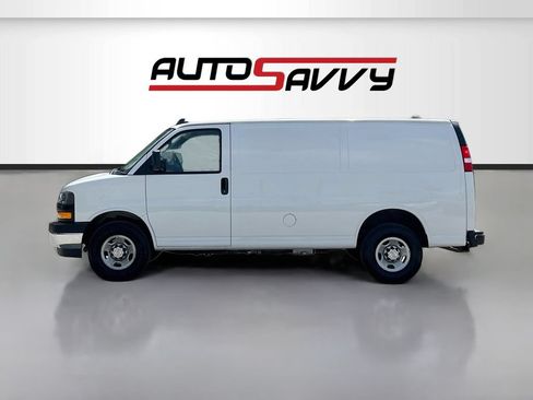 Used 2024 Chevrolet Express 2500 w/ Driver Convenience Package RWD image 4