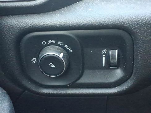 Used 2024 RAM 2500 Tradesman w/ Chrome Appearance Group image 11