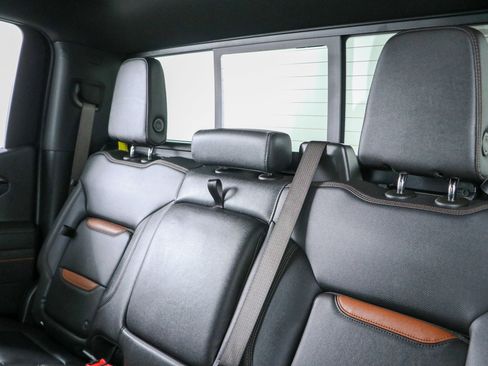 Used 2025 GMC Sierra 1500 AT4 w/ AT4 Preferred Package AWD/4WD image 28