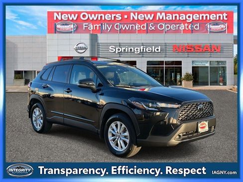 Used 2022 Toyota Corolla Cross LE image 1