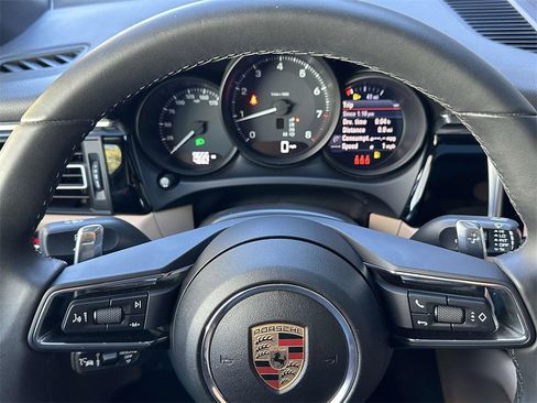 Used 2025 Porsche Macan image 20