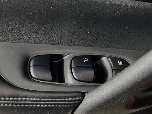 Used 2017 Nissan Rogue S image 17