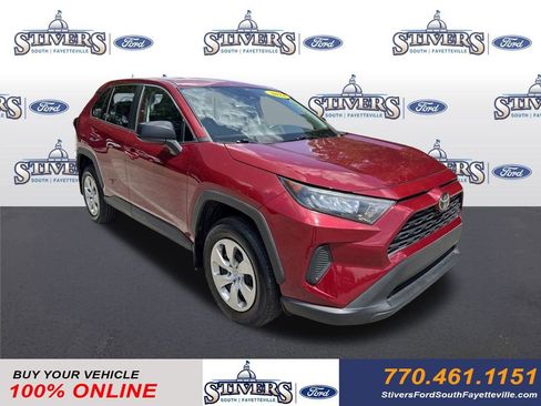 Used 2022 Toyota RAV4 LE image 1