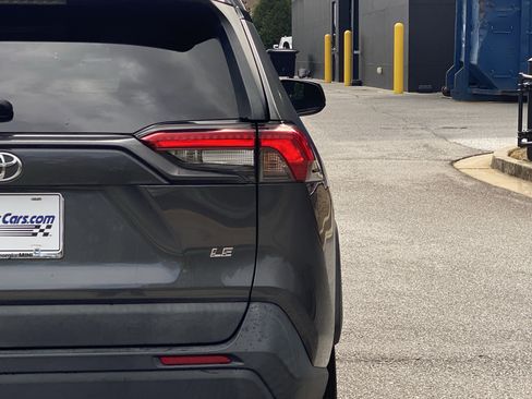 Used 2019 Toyota RAV4 LE image 22