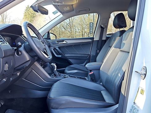 Certified 2022 Volkswagen Tiguan SE image 14