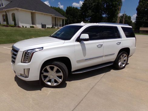 Used 2016 Cadillac Escalade Luxury AWD/4WD image 5