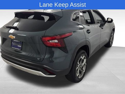 Used 2025 Chevrolet Trax LT FWD image 3