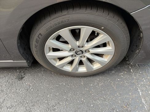 Used 2019 Toyota Camry LE FWD image 12