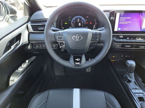 Used 2025 Toyota Camry SE w/ Multimedia Upgrade Package image 24