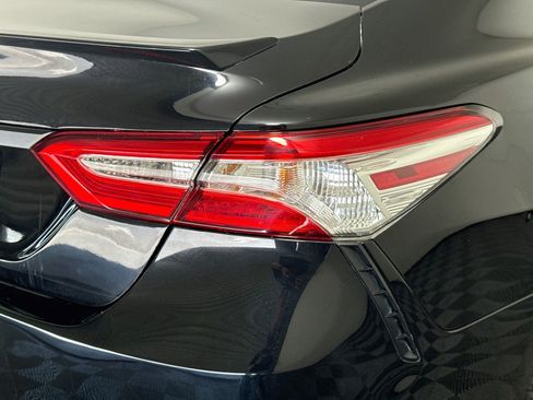Used 2020 Toyota Camry SE FWD image 33