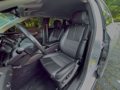 Used 2019 Chevrolet Impala LT FWD image 12