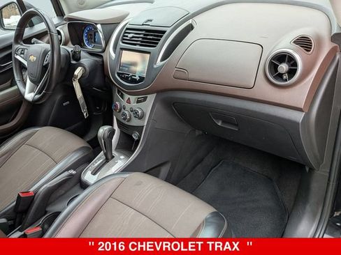 Used 2016 Chevrolet Trax LT w/ LT Sun and Sound Package AWD/4WD image 38