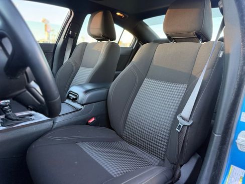 Used 2023 Dodge Charger SXT w/ Blacktop Package image 5