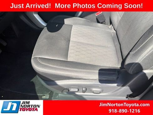 Used 2019 Nissan Titan SV w/ SV Convenience Package RWD image 9