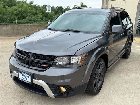 Used 2019 Dodge Journey Crossroad w/ Nav & Sun Group FWD image 11