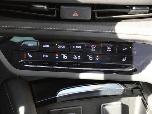 Used 2023 Buick Envision Essence w/ Sport Touring Package image 18