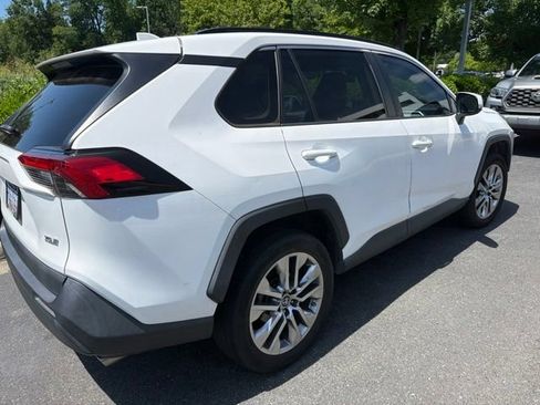 Used 2019 Toyota RAV4 XLE Premium FWD image 10