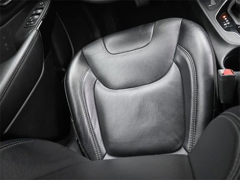 Used 2023 Jeep Cherokee Altitude Lux image 13