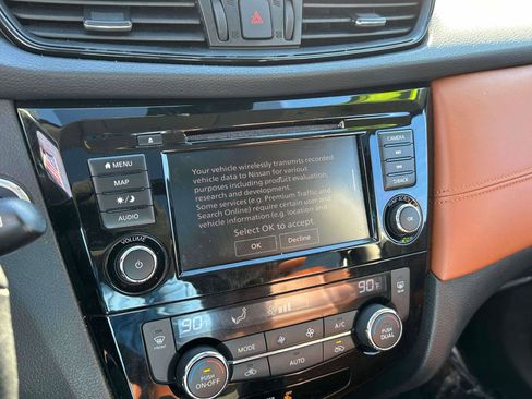 Used 2019 Nissan Rogue SL w/ Premium Package image 27