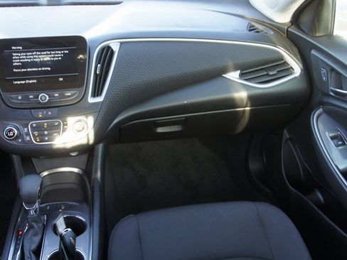 Used 2025 Chevrolet Malibu LT image 14