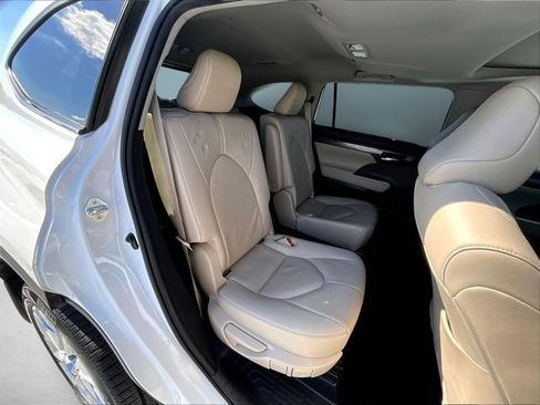 Used 2020 Toyota Highlander Limited image 29