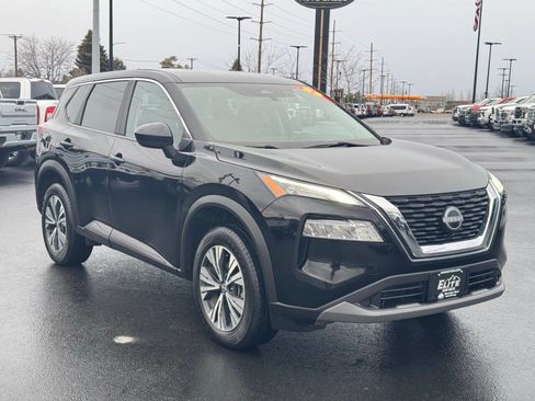 Used 2023 Nissan Rogue SV image 3