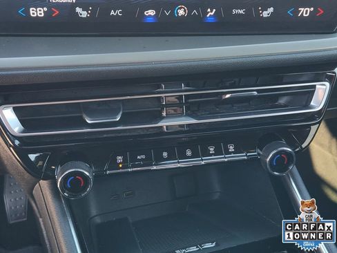 Used 2024 Chevrolet Traverse LT image 24