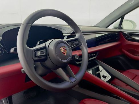 New 2026 Porsche Macan 4 Electric AWD/4WD image 4