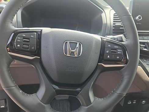 Used 2025 Honda Odyssey Elite image 14