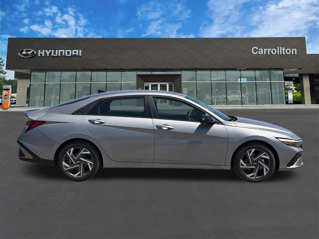 Certified 2025 Hyundai Elantra Sport FWD image 4