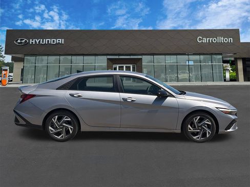 Certified 2025 Hyundai Elantra Sport FWD image 4