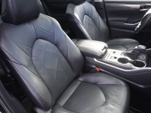 Used 2022 Toyota Highlander Platinum image 24