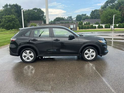 Used 2024 Honda HR-V LX image 2