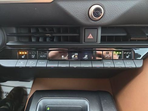 Used 2025 Toyota Crown Signia image 24