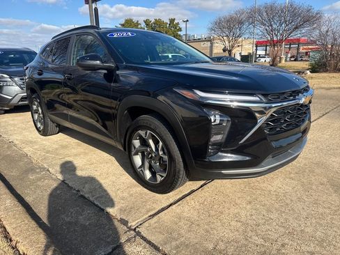 Used 2024 Chevrolet Trax LT image 3