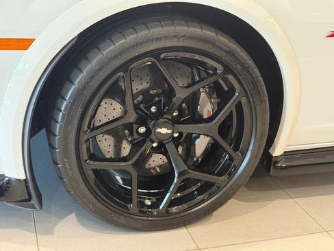 Used 2015 Chevrolet Camaro Z/28 RWD image 5