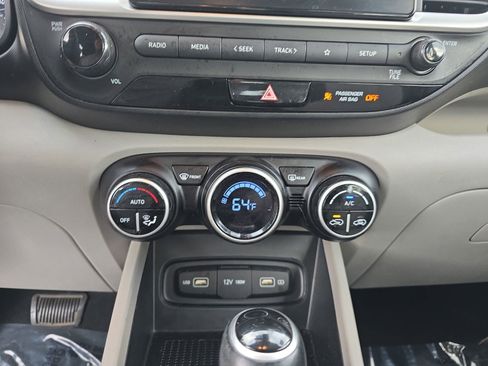 Used 2022 Hyundai Venue SEL w/ Cargo Package image 23