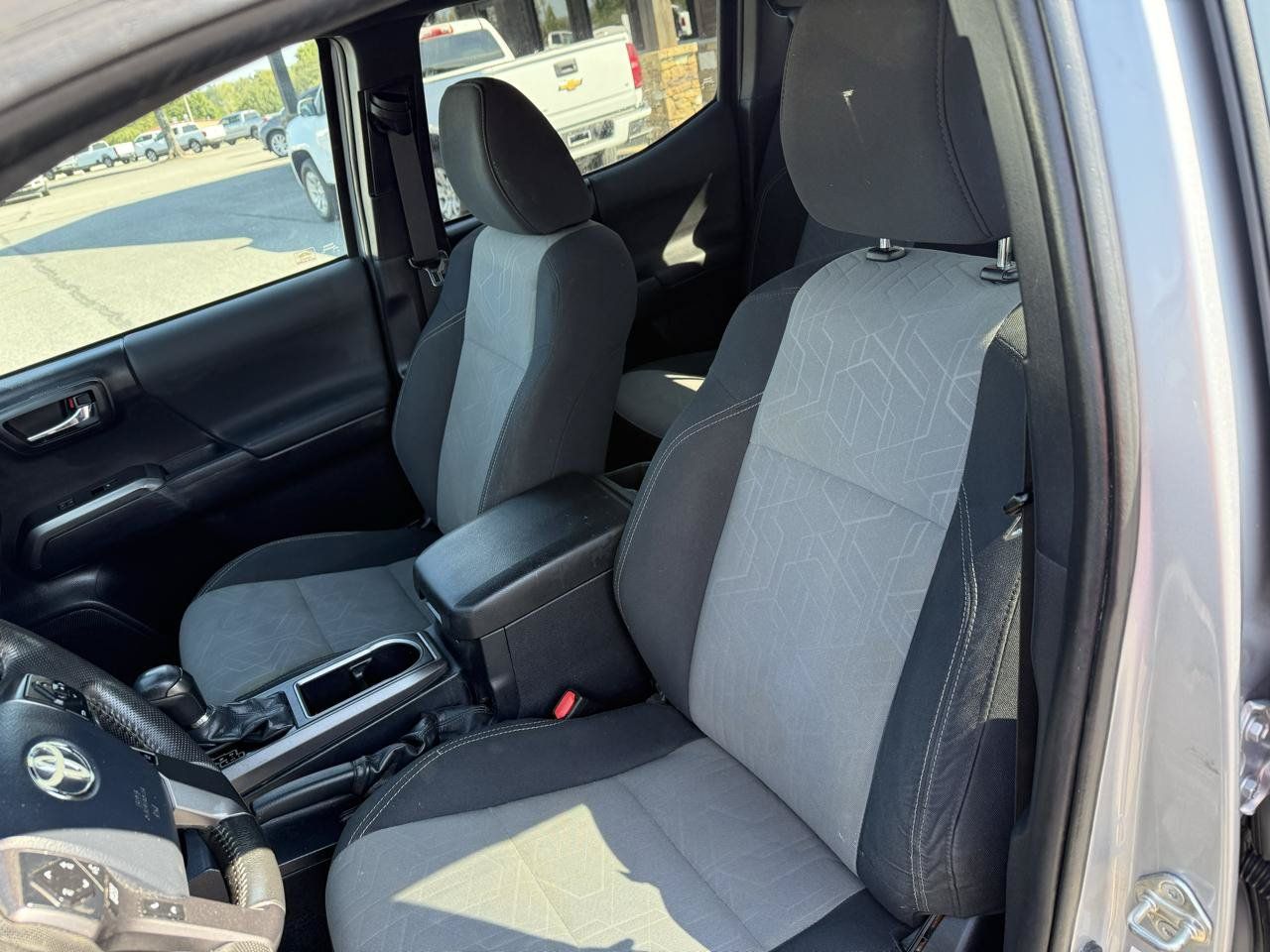 Used 2020 Toyota Tacoma TRD Off-Road w/ Technology Package AWD/4WD image 12