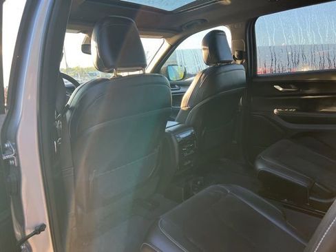 Used 2023 Jeep Grand Cherokee L Laredo AWD/4WD image 12