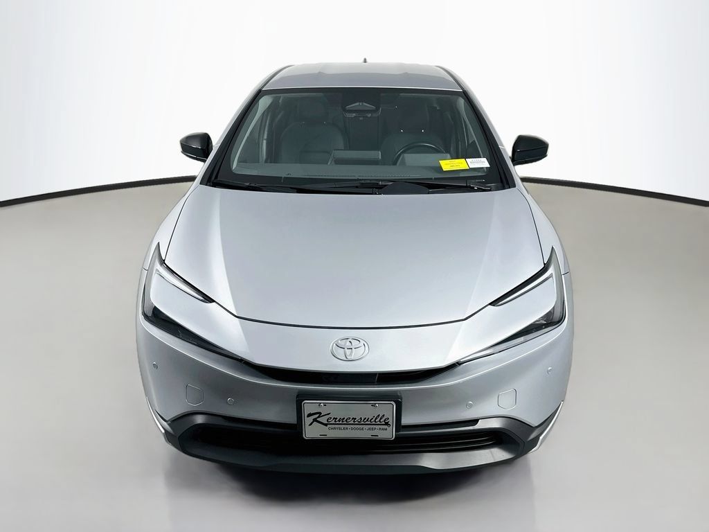 Used 2025 Toyota Prius LE FWD image 2