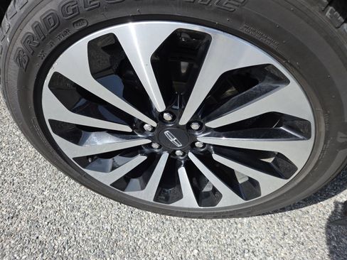 Used 2022 Lincoln Navigator Reserve AWD/4WD image 16