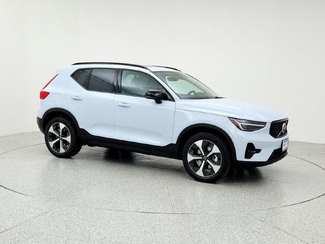 New 2026 Volvo XC40 B5 Plus w/ Protection Package Premier AWD/4WD image 3