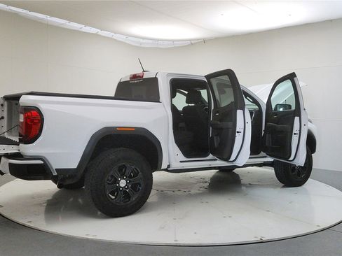 Used 2024 GMC Canyon Elevation image 12